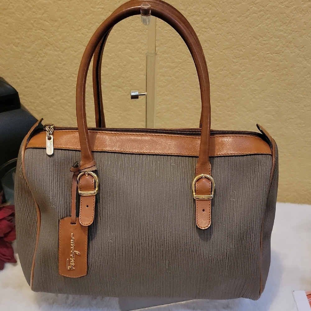 SALVATORE FERRAGAMO HAND BAG